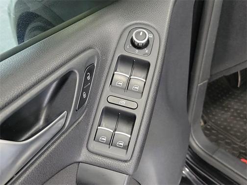 2013 Volkswagen GTI Wolfsburg Edition