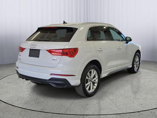 Glacier White Metallic 2021 Audi Q3 45 S line Premium