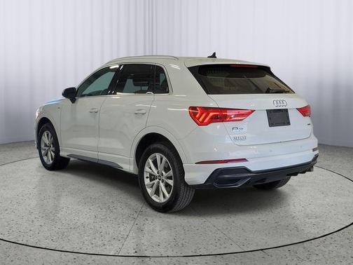 Glacier White Metallic 2021 Audi Q3 45 S line Premium