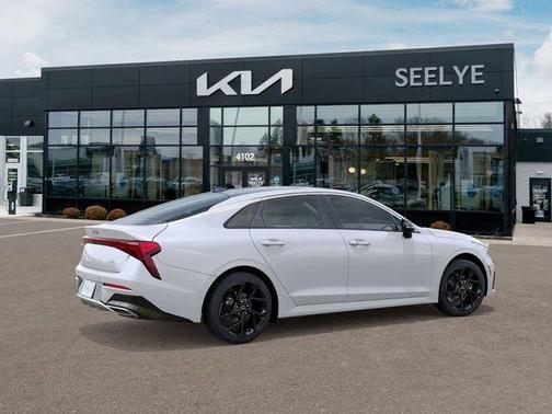 Snow White Pearl 2026 Kia K5 GT-Line