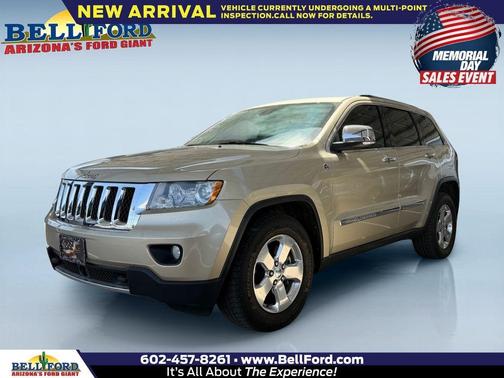 White Gold Clearcoat 2011 Jeep Grand Cherokee Overland SUV