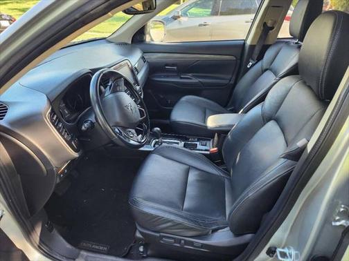 2020 Mitsubishi Outlander SE