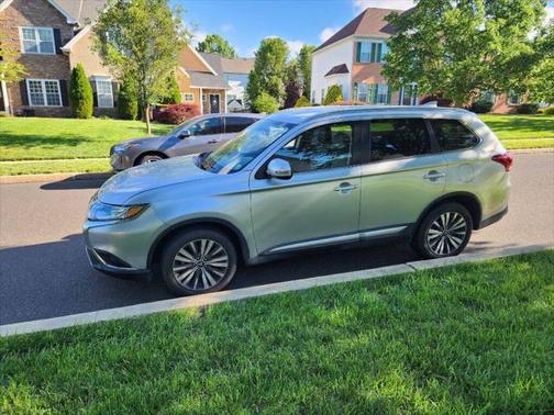 2020 Mitsubishi Outlander SE