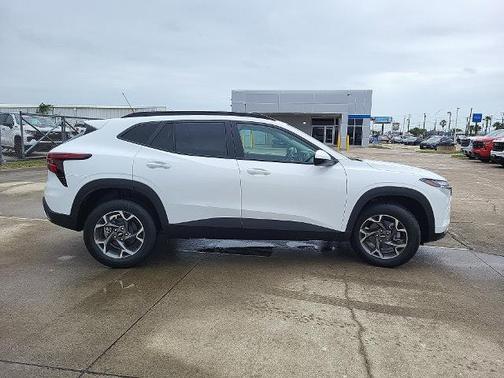 Summit White 2026 Chevrolet Trax LT