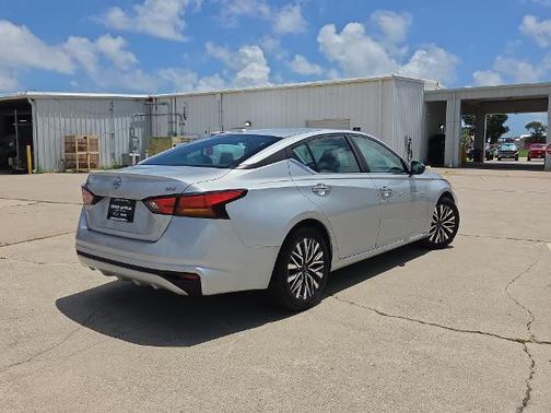 Brilliant Silver Metallic 2024 Nissan Altima 2.5 SV