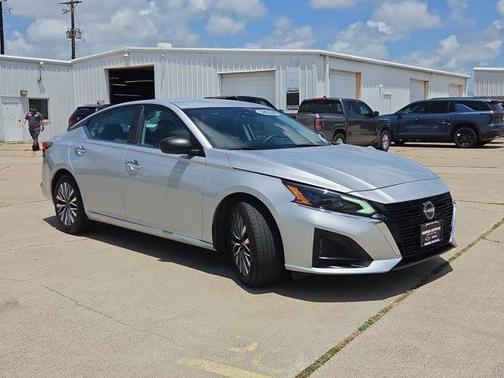 Brilliant Silver Metallic 2024 Nissan Altima 2.5 SV