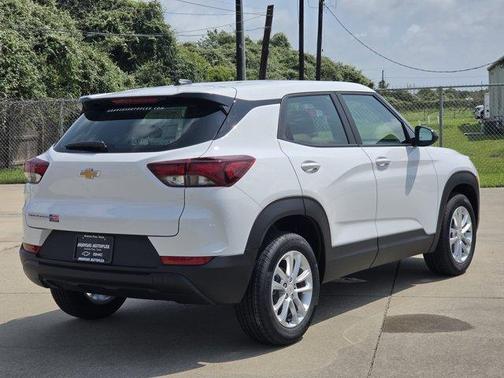 Summit White 2026 Chevrolet Trailblazer LS