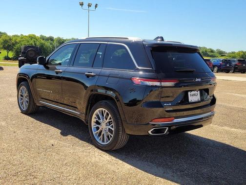 2023 Jeep Grand Cherokee Summit