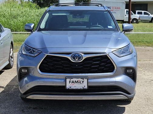 2022 Toyota Highlander Hybrid Platinum