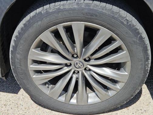 2022 Toyota Highlander Hybrid Platinum