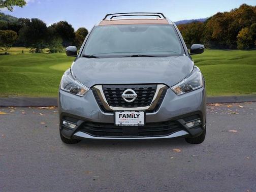 2020 Nissan Kicks SR