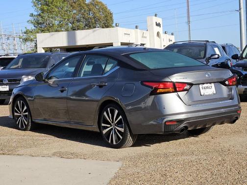 2022 Nissan Altima 2.0 SR