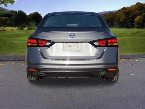 2022 Nissan Altima 2.0 SR