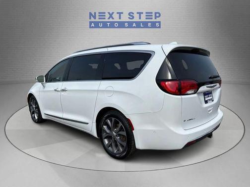 Bright White Clearcoat 2018 Chrysler Pacifica Limited