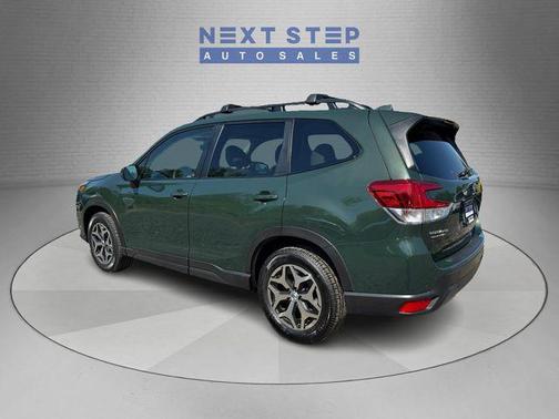 Cascade Green Silica 2022 Subaru Forester Premium