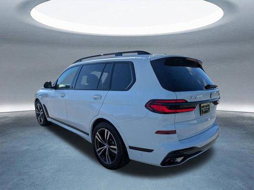 Alpine White 2024 BMW X7 xDrive40i