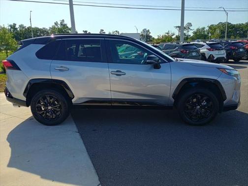 2022 Toyota RAV4 Hybrid SE