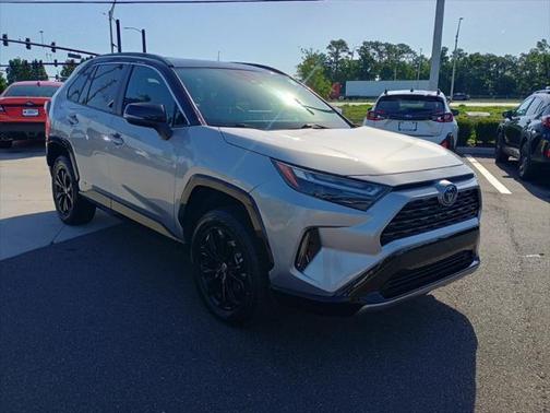 2022 Toyota RAV4 Hybrid SE