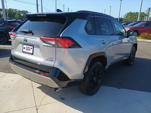 2022 Toyota RAV4 Hybrid SE