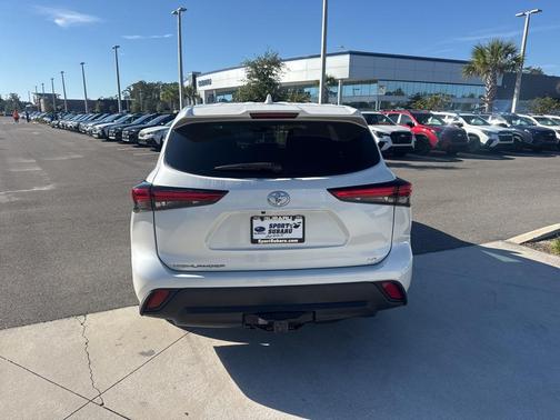 2021 Toyota Highlander LE