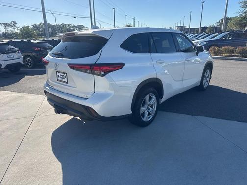 2021 Toyota Highlander LE