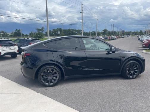 2022 Tesla Model Y Long Range Dual Motor All-Wheel Drive