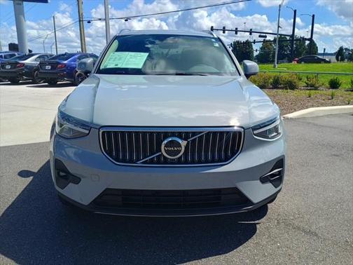 2025 Volvo XC40 B5 Plus Bright Theme