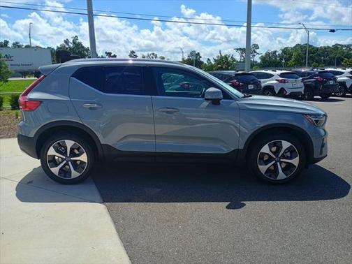 2025 Volvo XC40 B5 Plus Bright Theme