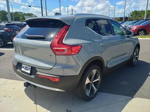 2025 Volvo XC40 B5 Plus Bright Theme