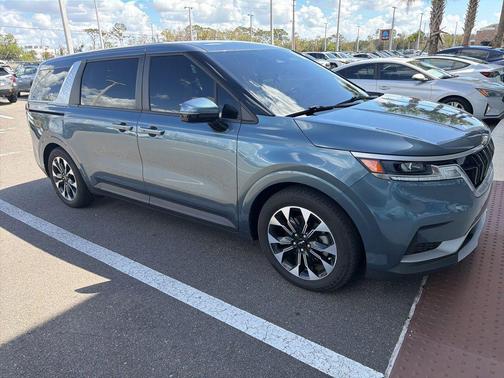 2024 Kia Carnival EX