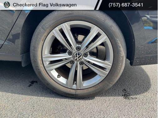Deep Black Pearl 2022 Volkswagen Jetta 1.5T SE