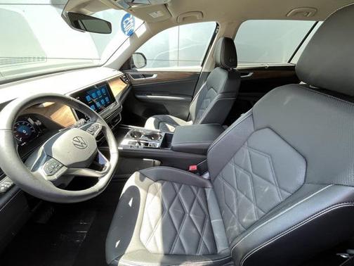 2025 Volkswagen Atlas 2.0T SE w/Technology 4MOTION