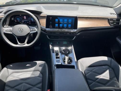 2025 Volkswagen Atlas 2.0T SE w/Technology 4MOTION