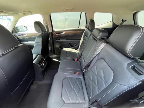 2025 Volkswagen Atlas 2.0T SE w/Technology 4MOTION