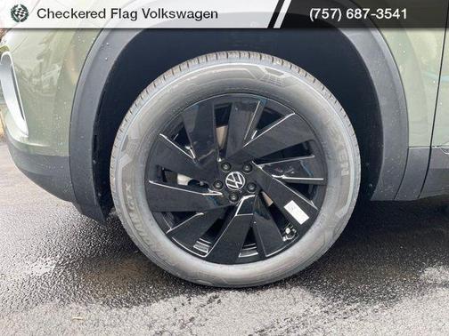 Avocado Green Pearl 2026 Volkswagen Atlas 2.0T SE w/Technology 4MOTION