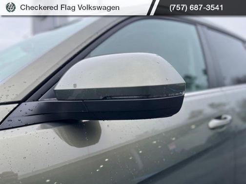 Avocado Green Pearl 2026 Volkswagen Atlas 2.0T SE w/Technology 4MOTION