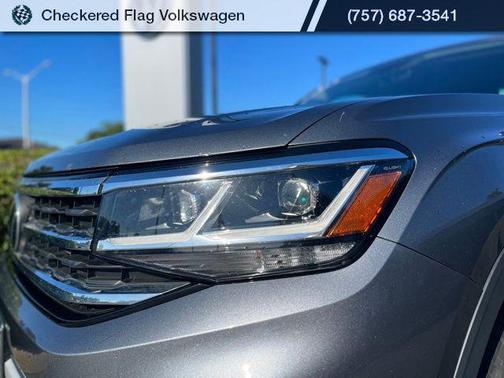 Platinum Gray Metallic 2022 Volkswagen Atlas 2.0T SE