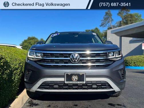 Platinum Gray Metallic 2022 Volkswagen Atlas 2.0T SE