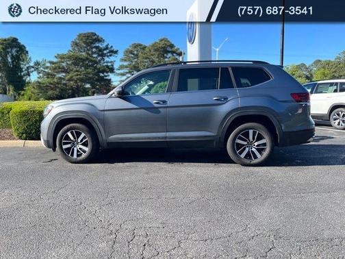 Platinum Gray Metallic 2022 Volkswagen Atlas 2.0T SE