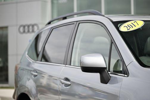 Ice Silver Metallic 2017 Subaru Forester 2.5i Limited