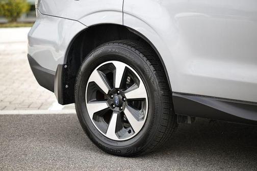 Ice Silver Metallic 2017 Subaru Forester 2.5i Limited