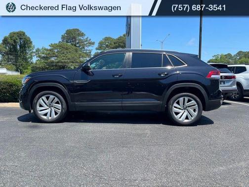 Deep Black 2022 Volkswagen Atlas Cross Sport 3.6L V6 SE w/Technology