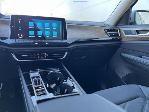 2025 Volkswagen Atlas 2.0T SE w/Technology 4MOTION