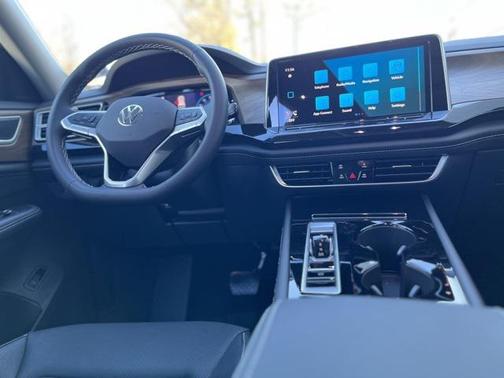 2025 Volkswagen Atlas 2.0T SE w/Technology 4MOTION