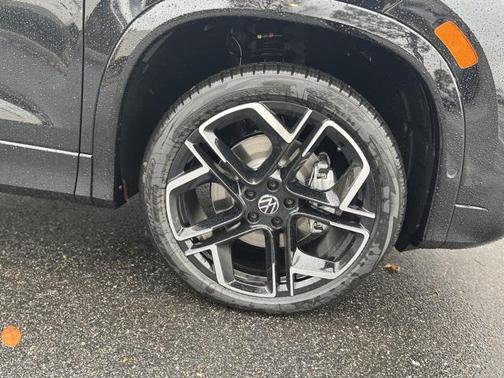 2026 Volkswagen Tiguan 2.0T SEL R-Line 4MOTION