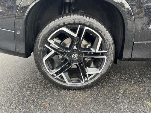 2026 Volkswagen Tiguan 2.0T SEL R-Line 4MOTION