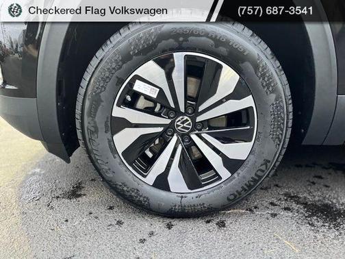 Deep Black Pearl 2026 Volkswagen Atlas Cross Sport 2.0T SE