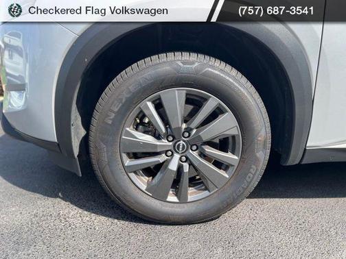 2024 Nissan Pathfinder SV FWD