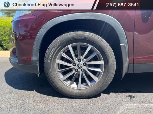 Ooh La La Rouge Mica 2019 Toyota Highlander XLE