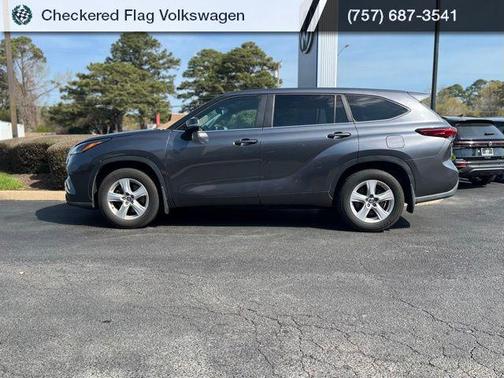 Magnetic Gray Metallic 2023 Toyota Highlander LE